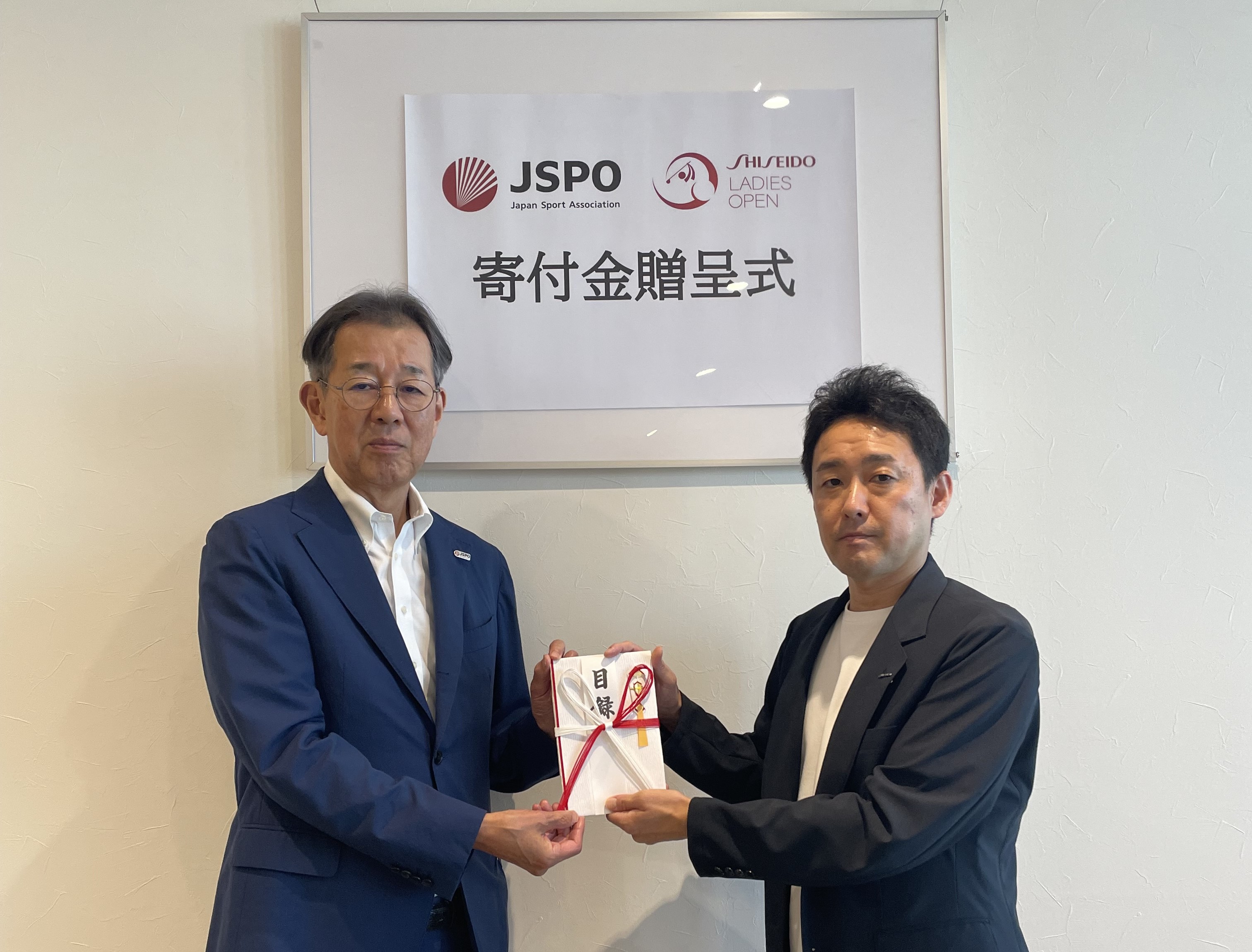 寄付金贈呈式の様子